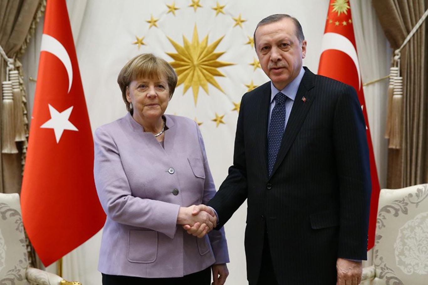 "İslamist terör" ifadesi biz Müslümanları ciddi manada üzmektedir" "İslamist terör" ifadesi biz Müslümanları ciddi manada üzmektedir"